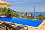 Kaş Kalkan'da Sonsuzluk Havuzlu 4+1 Lüks Villa