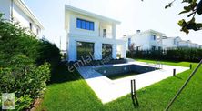 Çekmeköy Çınarköy'de 5+2 Satılık Villa | Prestijli Site Yaşamı