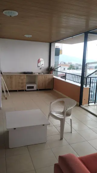 Bornova'da 100 M² Geniş Teraslı Eşyalı Kiralık Daire