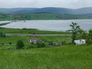 Sahibinden Göl Manzarali Arsa-tarla
