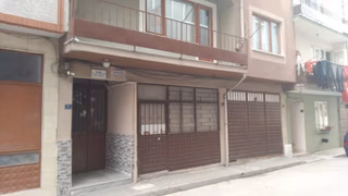 Gemlik Dr.ziya Kaya Mah. Komple Satılık Bina 4 Katlı Depolu Daireler 2+1 100m2.