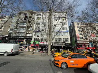 Turyap' Tan Aksaray Yusuf Paşa Tramvayı Karşısında Asansörlü Ara Kat 2+1 Ofis