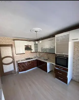 Fatih Mah İzmir Soma Yolu Üzerinde Ful Tadilatlı Kapalı Mutfak 3+1 Ara Kat Geniş Kiralık Daire