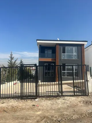 Uzmanlardan Geniş Ailelere Uygun Full Yapılı 4+1 İskanlı Satılık Villa