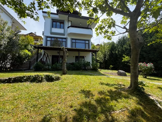Sapanca’da Site İçinde Göl Manzarlı Satılık Müstakil Villa