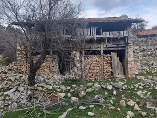 Seydikemer'de İçinde Evi Olan Satılık 750m² Arazi