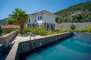 Datça Emecikte 1000m2 Arsa İçinde Deniz Manzaralı,havuzlu Villa