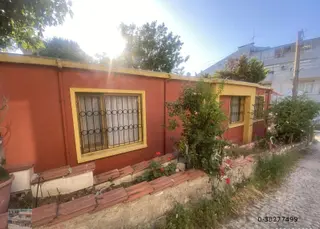 Ayvalık Camlık Sefa Da Satılık Tek Katlı Mustakil Ev.