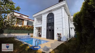 Kartepe Fsm'de Satılık 4+1 Havuzlu Lüks Müstakil Villa