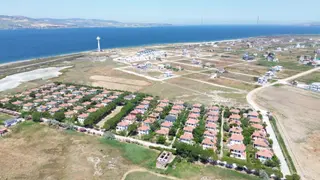 Çanakkale Lapseki Umurbey'de Boğaz Manzaralı, Denize Sıfır Site İçerisinde Müstakil Villa