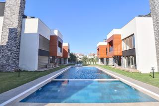 Altınoluk Sahil Tarafında Satılık Havuzlu Sitede 4+1 Müstakil Villa