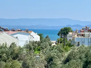 Akçay Sezgin Emlaktan Güre Sahilde Denize 300 Metre 3+1 Triplex Villa