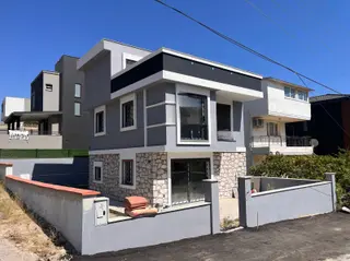 Seferihisar Atatürk Mah Tek Müstakil Geniş Bahçeli 4+1 Villa