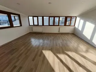 Balcıoğlundan Satılık Krediye Uygun 18 Yıllık 130 M2 Çatı Katı Daire