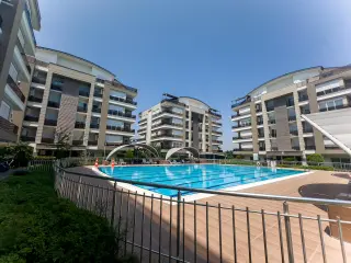 Denize Yürüme Mesafesinde, Yüzme Havuzlu, Kapalı Otoparklı 3+1 Dubleks