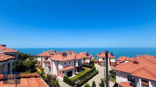 Deniz Manzaralı Site İçi Full Eşyalı Bahçeli Villa