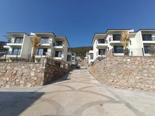 Didim Akbük'te Havuzlu Sitede Sıfır 2+1 Daire