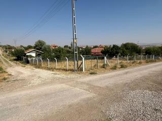 Nova'dan Cadde Cepheli 498 M2 Köşe Parsel Arsa