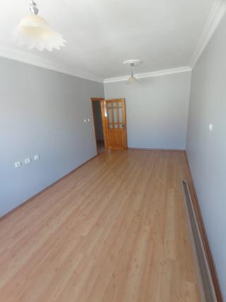 Sivas Yıldız Gayrımenkul'den Bankalar Caddesi Kiralık 2+1 Ofis (asansörlü)