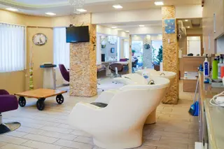 Merkezde,tadilatlı Ve Tam Ekipmanlı Kuaför Ve Güzellik Salonu