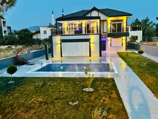 Didim Yeşiltepede Merkezi Konumda 700 M2 Arsa İçinde 4+1 Lüks Villa