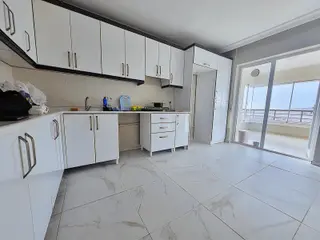 Lüks -giyinme Odalı- Yapılı-cam Balkonlu - Manzaralı 4+1 Satılık