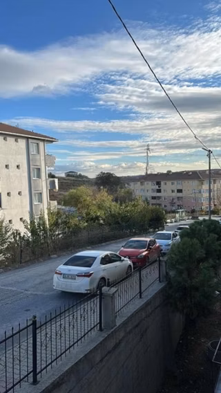 Sitenin En Ön Cephesi Ara Kat 3+1 Daire