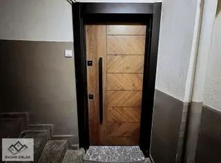 Mithatpaşa Caddesinde Arakat Full Tadilatlı Lüks Daire