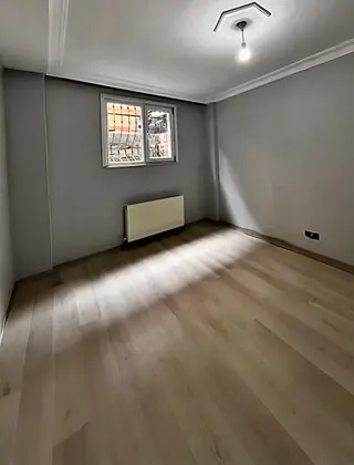Acıll Satılık Pıyasanın Altında Bahçeli Bahçe Katı