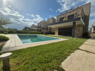 Poyraz Gayrimenkul'den Güre'de Satılık Ultra Lüks Tek Müstakil Villa