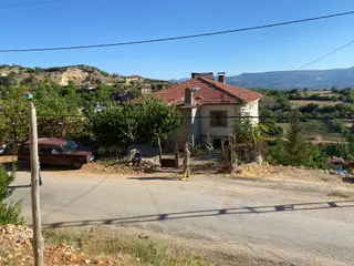 Karaman Ermenek Aşağı Çağlar Köyü. Taş Duvar Yapımı Sağlam Müstakil Ev.