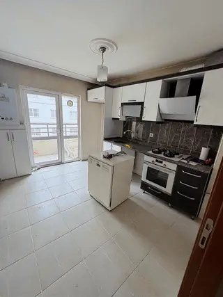 Kuzey Emlak'tan Karakeçili Cadde Üzerinde 2. Katta 3+1 Daire