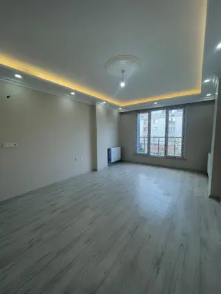 Beylikdüzü Kavaklı Merkezde 2+1 90 M2 1.kat Iskanlı