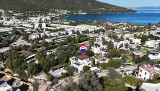 Torba'da Lüks Denize Yakın Müştemilatlı Havuzlu Bahçeli Villa