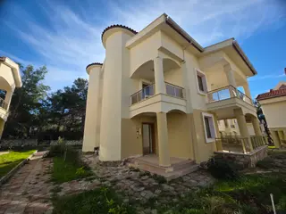 Didim Akbük'de Havuzlu Sitede Geniş Müstakil Bahçeli Satılık