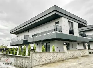 [kassel Yapı] Geniş Oturumlu - Havuzlu - Müstakil Bahçeli Villa