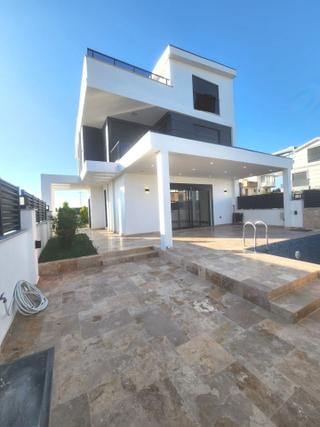 Didim'de Satılık Fırsat Müstakil Sıfır Havuzlu Villa