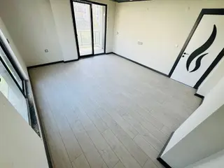 Varsak Karşıyakada Havuzlu Site İçi 2.kat 3+1