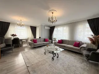 Bahçelievler Merkez'de 9 Yıllık Binada 3+2 Ön Cephe Dubleks