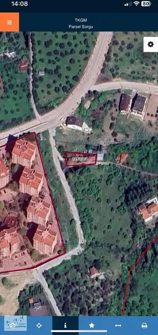 Kent Konutların Yanı Deniz Ve Köprü Manzaralı