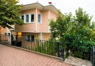 Üsküdar Çengelköy Ata-2 Sitesinde İyi Konumda Triplex Villa