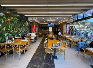 Dikmen Caddesi Üzerinde Devren Kebap % Lahmacun Salonu
