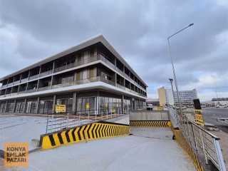 Şehir Hastanesi Karşısı Cadde Prime'da Giriş 65m2 Kiralık İşyeri