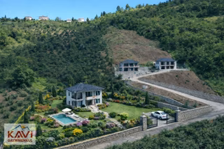 Çarşıbaşında Ana Yola Cepheli, Önü Açık 1.712 M² Satılık Arazi