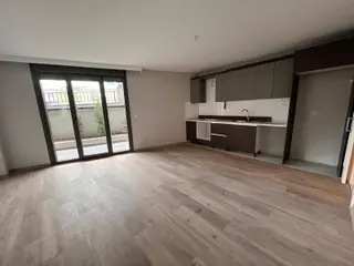 Kaçmaz'dan K.yalı Da Sıfır E'5 Metroya Yakın 1+1