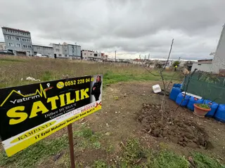 9 Dairede 3 Daire Kat Karşılığı 100.yıl Mh 306m2 Satılık Arsa