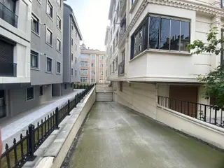 Bahçelievler Merkez'de Yeni Binada K. Otoparklı 2+1 Daire