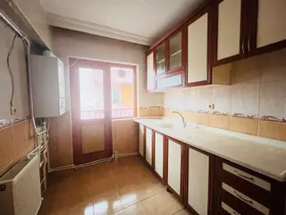Koza Emlak'tan Selçuklu Mahalesin'de Salon Bağımsız Katta Güney-ön Cephede 3+1 Satılık Daire