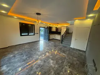 Didim Efelerde Merkezi Konumda Sıfır, Havuzlu Köşe Başı Villa