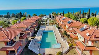 Denize Sıfır Sitede Satılık 3+1 Eşyalı Villa Denize Sıfır Sitede Satılık 3+1 Eşyalı Villa